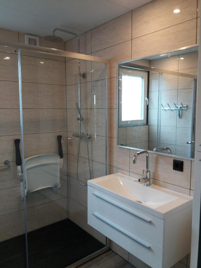 Luxe Vakantie Bungalow Met 3 Slaapkamers Dronrijp Екстериор снимка